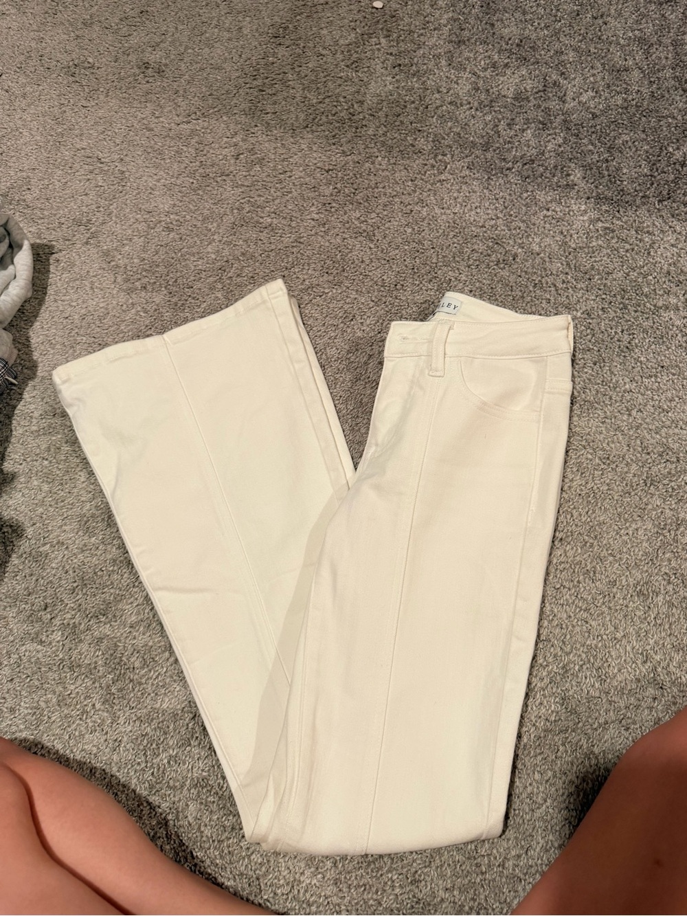 Wide-Leg Cream Jeans with Front Seam